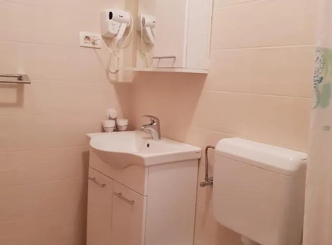 Anka Andreskic Daire Lopar